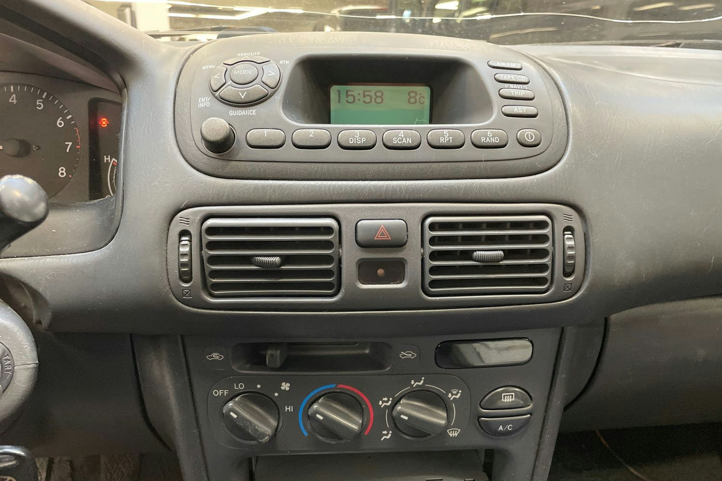 punainen Toyota Corolla 2000 kuva 13.