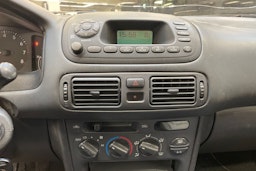 punainen Toyota Corolla 2000 kuva 13.