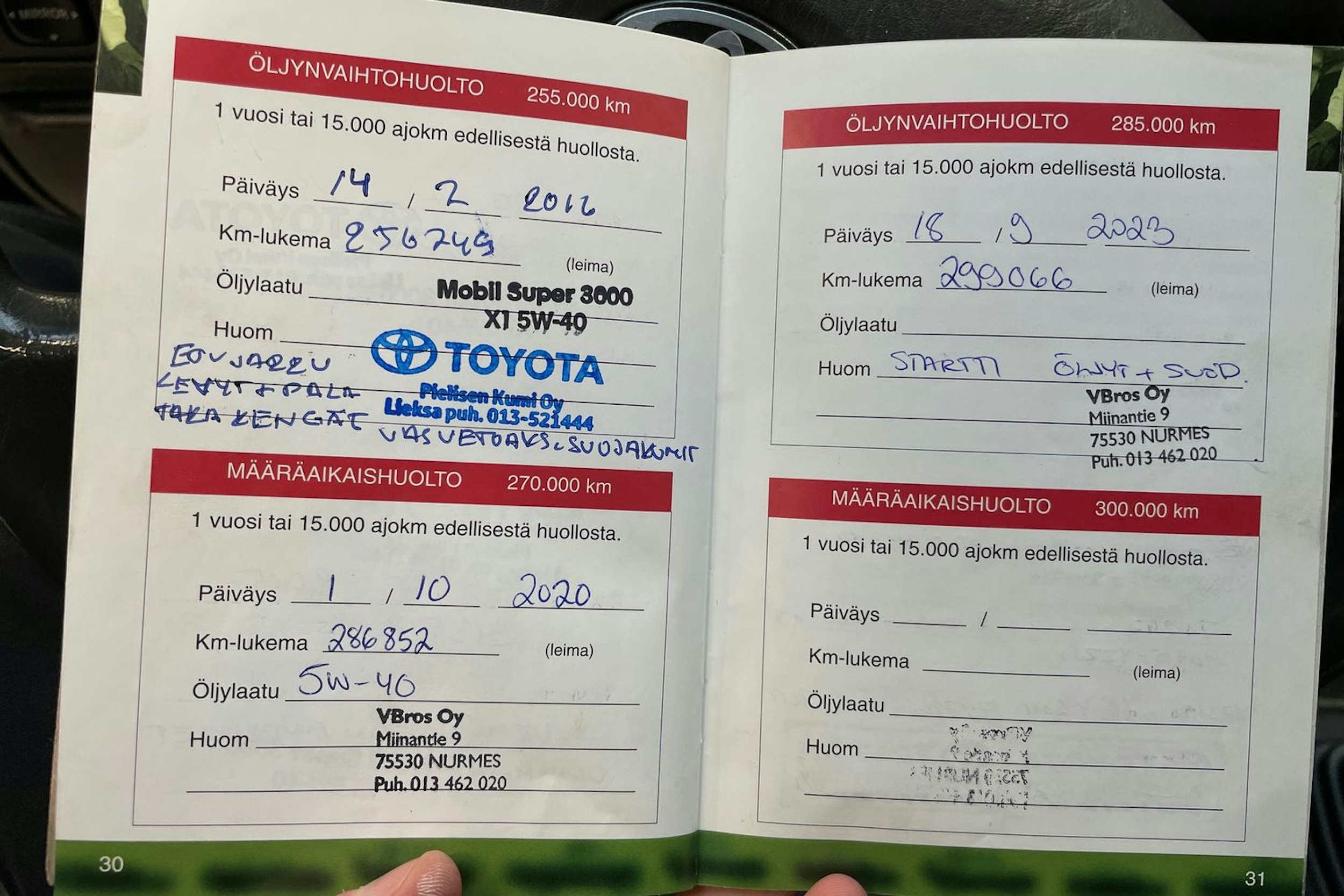 punainen Toyota Corolla 2000 kuva 20.