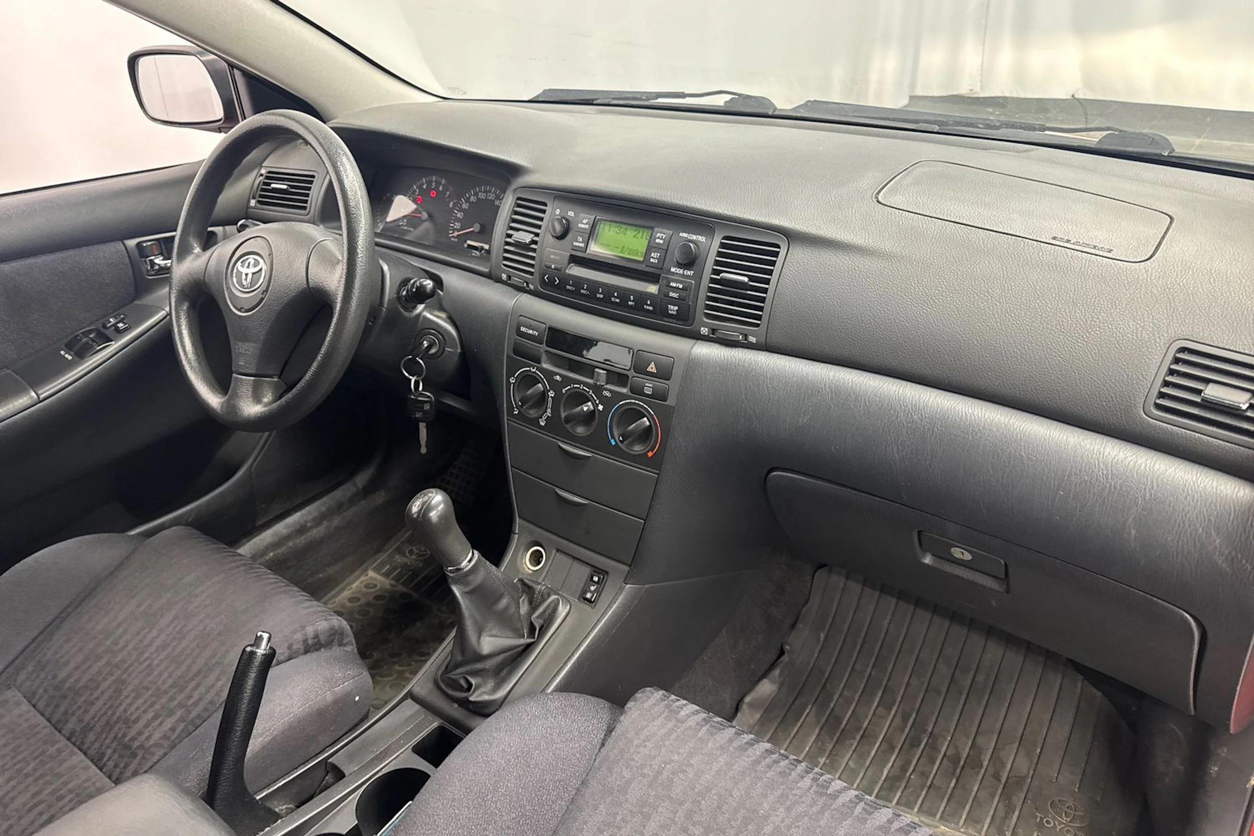 punainen Toyota Corolla 2002 kuva 11.
