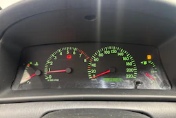 punainen Toyota Corolla 2002 kuva 13.