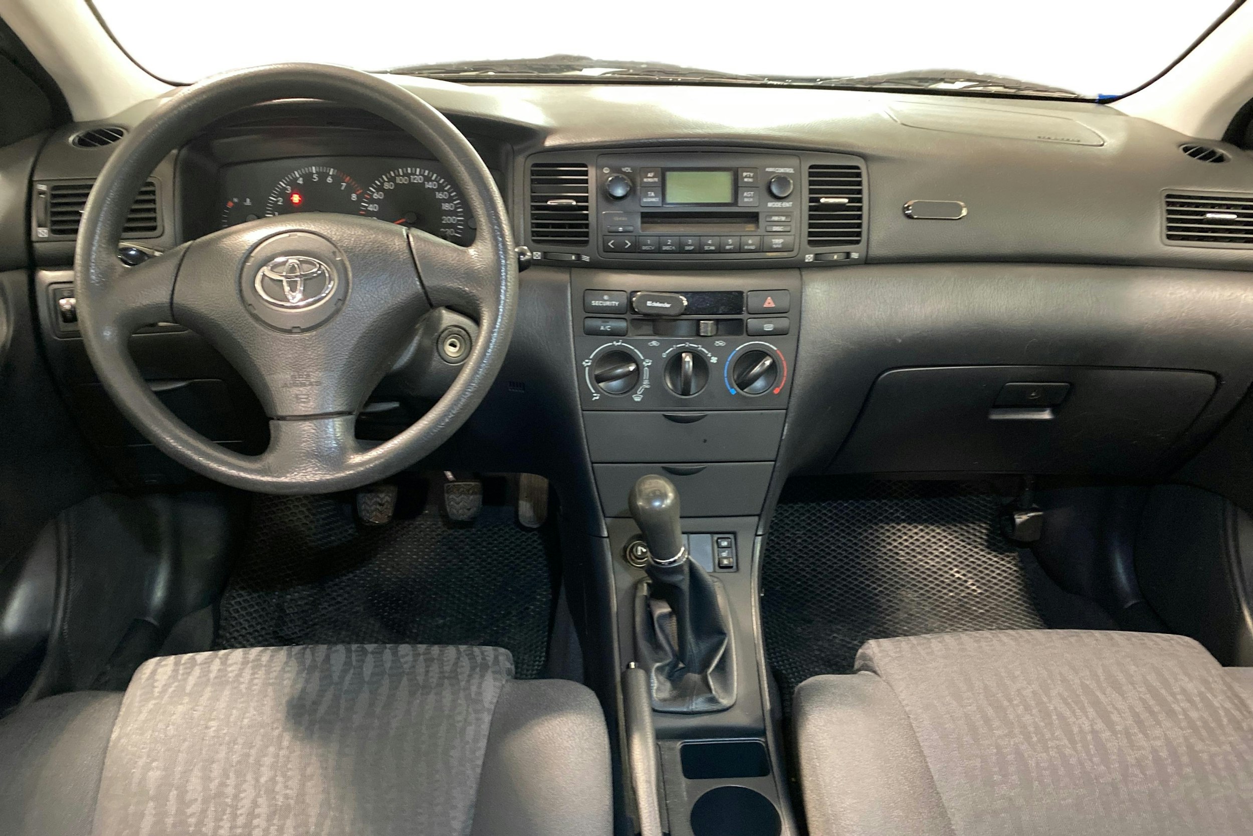 punainen Toyota Corolla 2003 kuva 9.