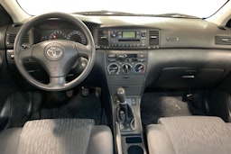 punainen Toyota Corolla 2003 kuva 9.