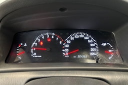 punainen Toyota Corolla 2003 kuva 19.