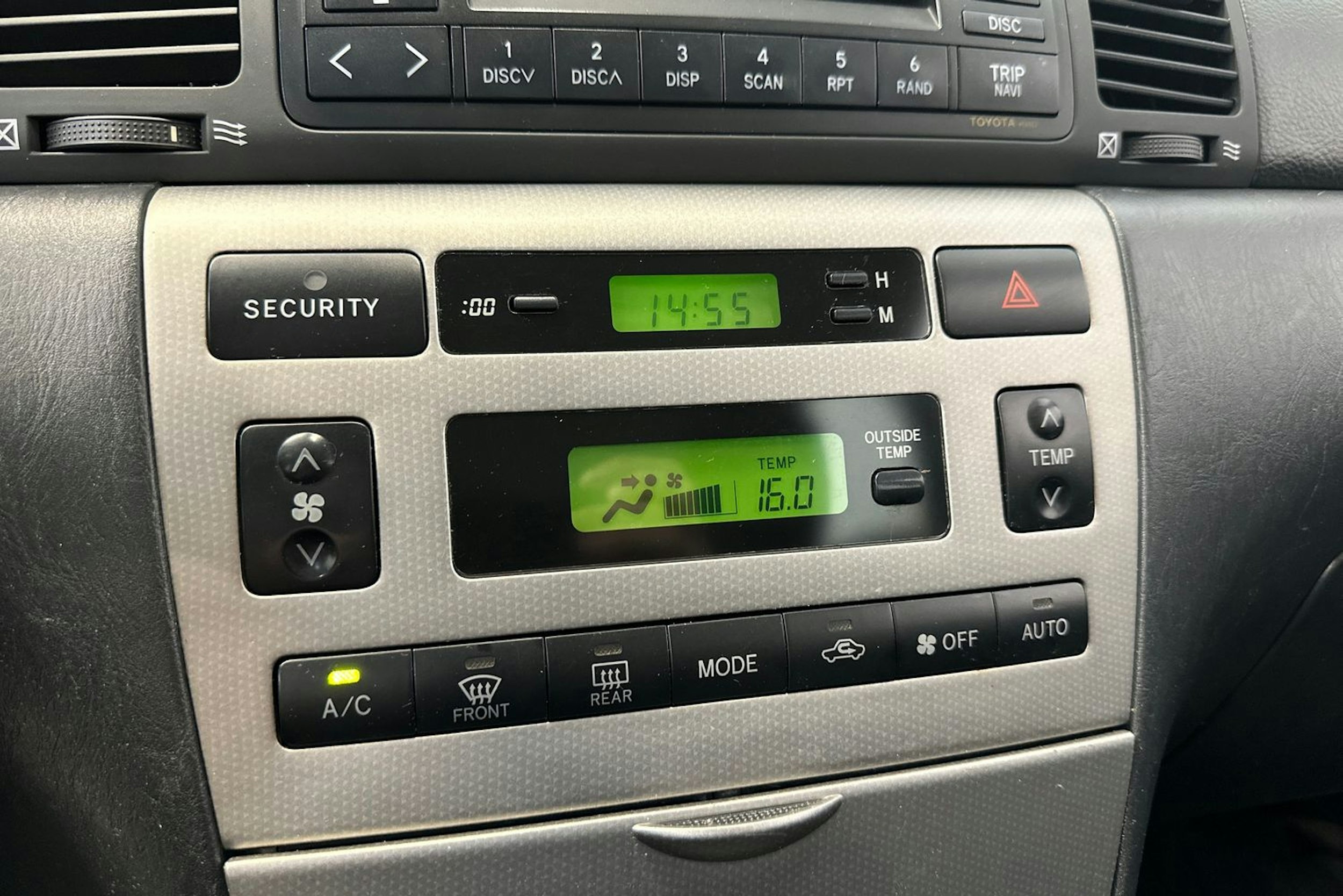 punainen Toyota Corolla 2003 kuva 22.