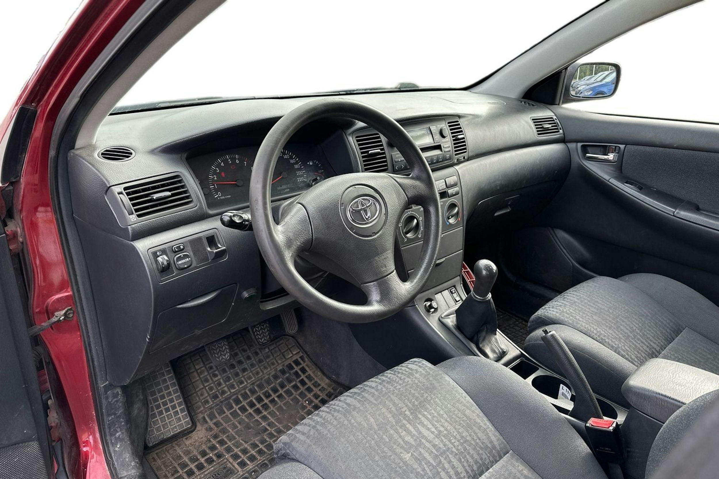 punainen Toyota Corolla 2004 kuva 3.