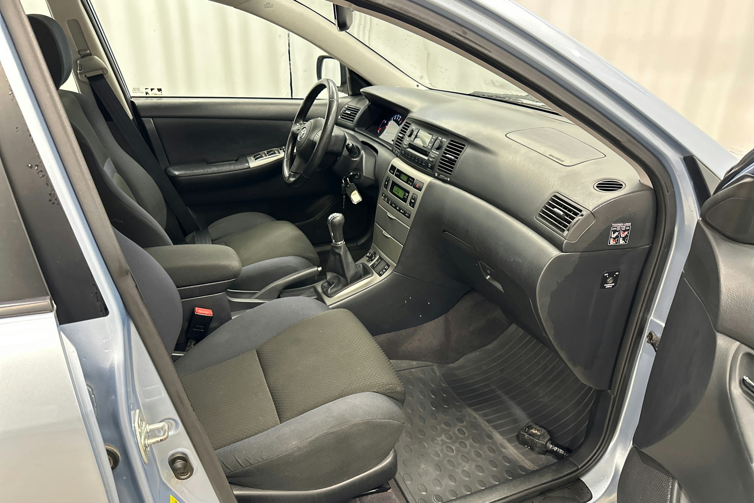 sininen Toyota Corolla 2004 kuva 13.