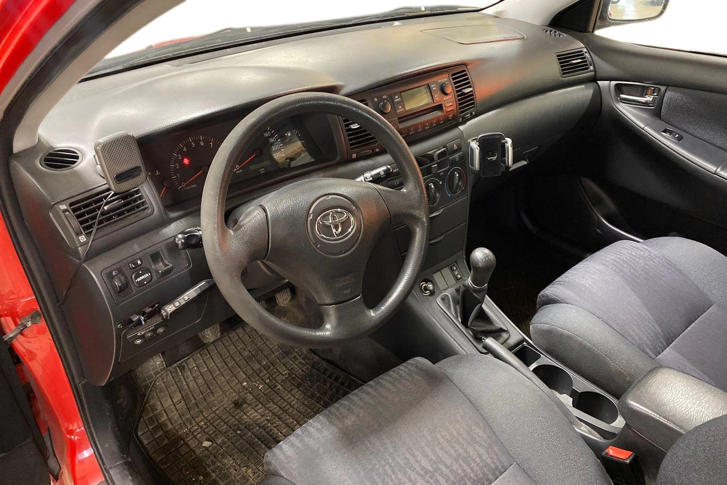 punainen Toyota Corolla 2004 kuva 3.
