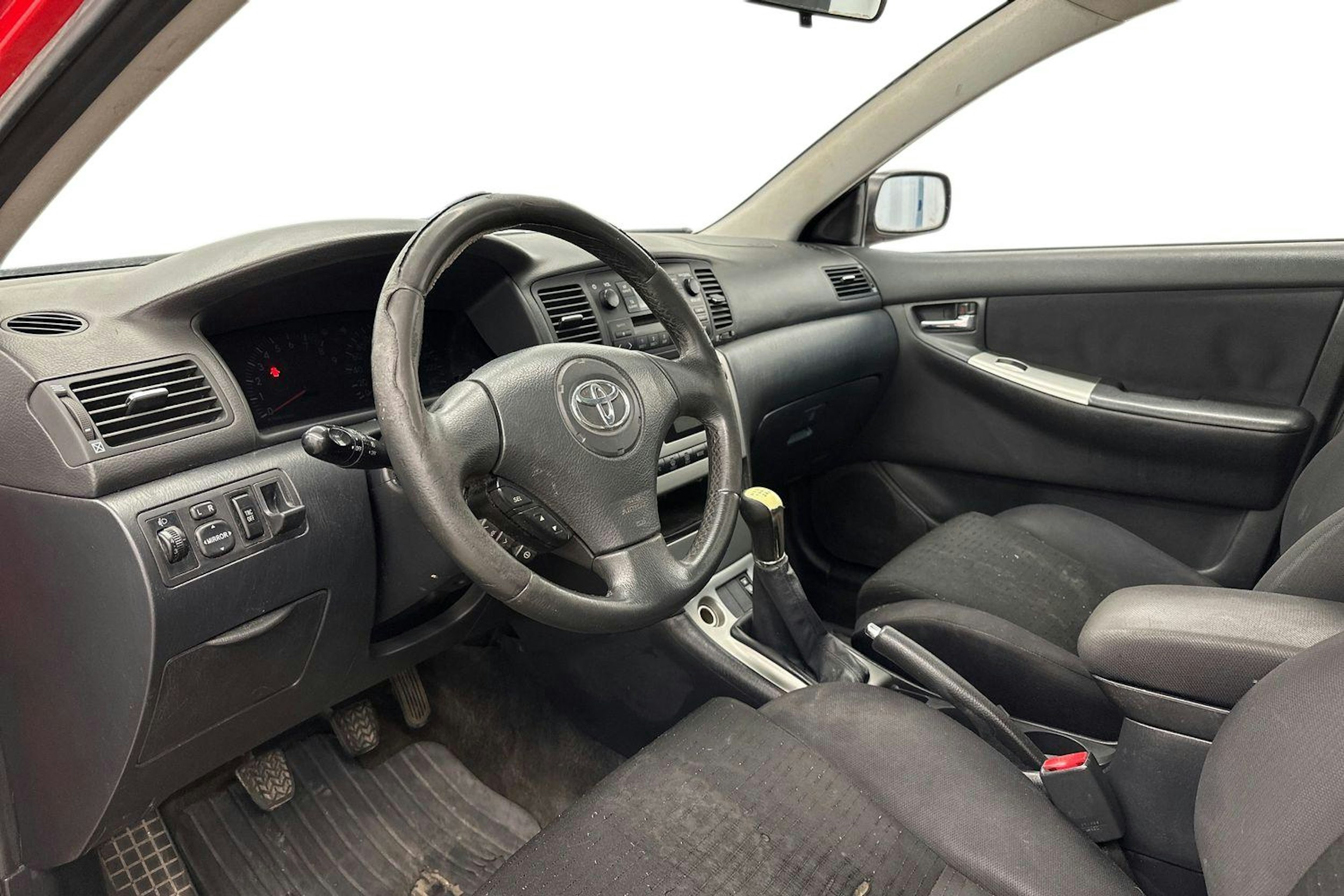 Punainen Toyota Corolla 2004 kuva 7.