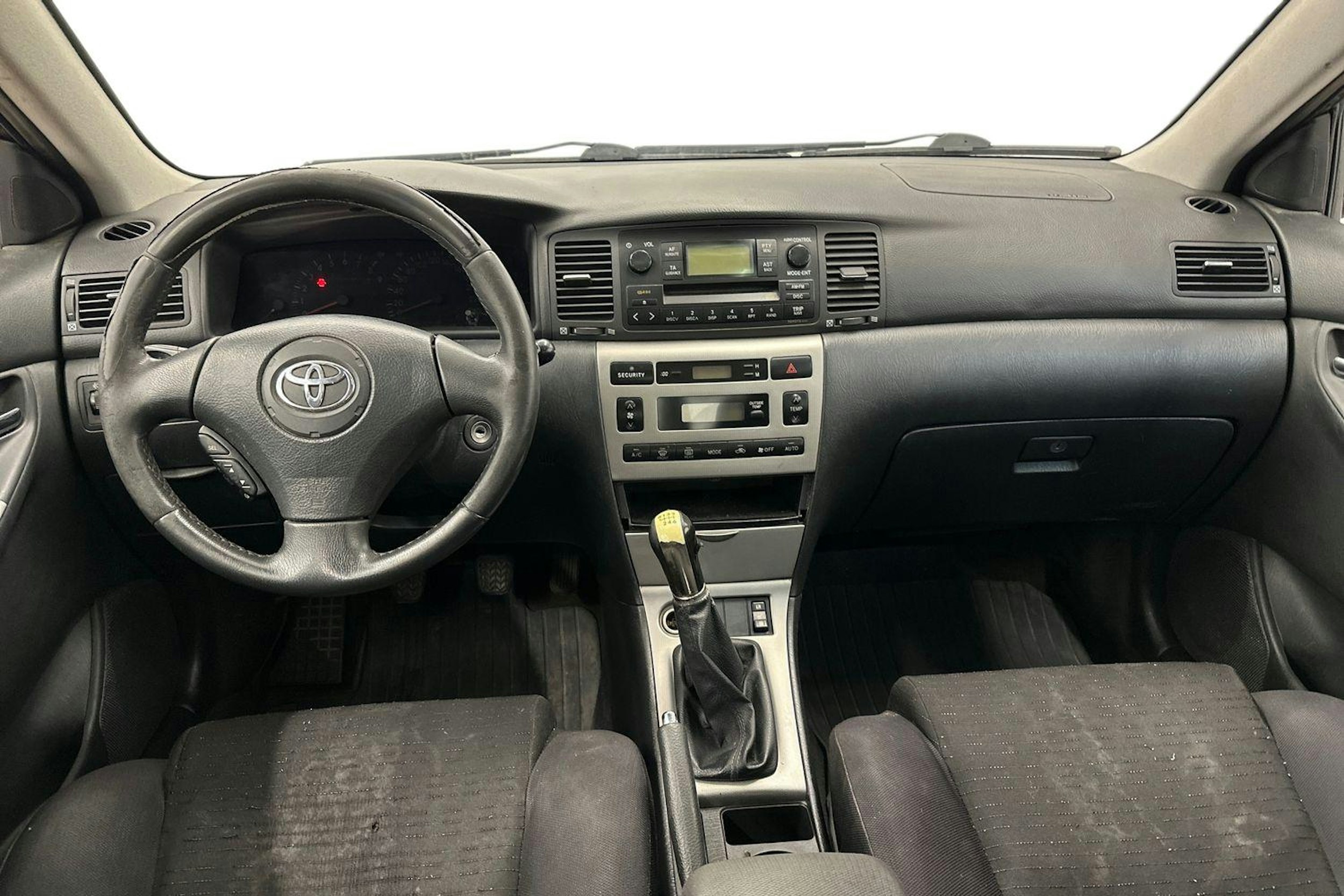 Punainen Toyota Corolla 2004 kuva 9.