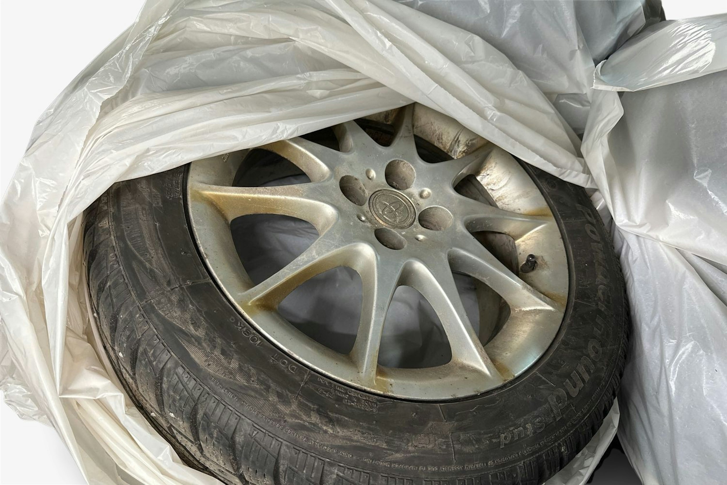 Punainen Toyota Corolla 2004 kuva 11.