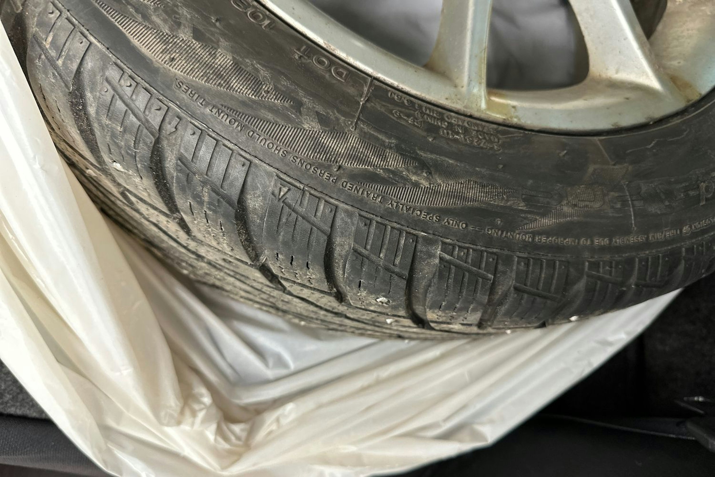 Punainen Toyota Corolla 2004 kuva 13.