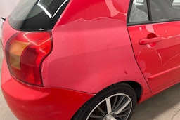 Punainen Toyota Corolla 2004 kuva 18.