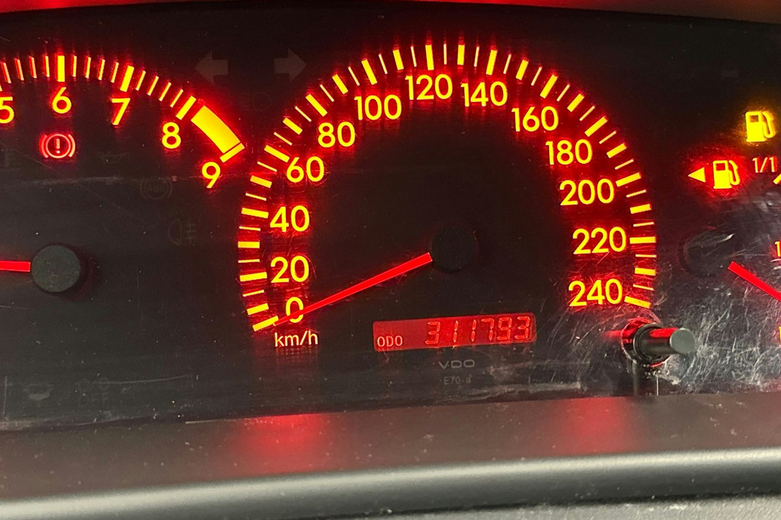 Punainen Toyota Corolla 2004 kuva 24.