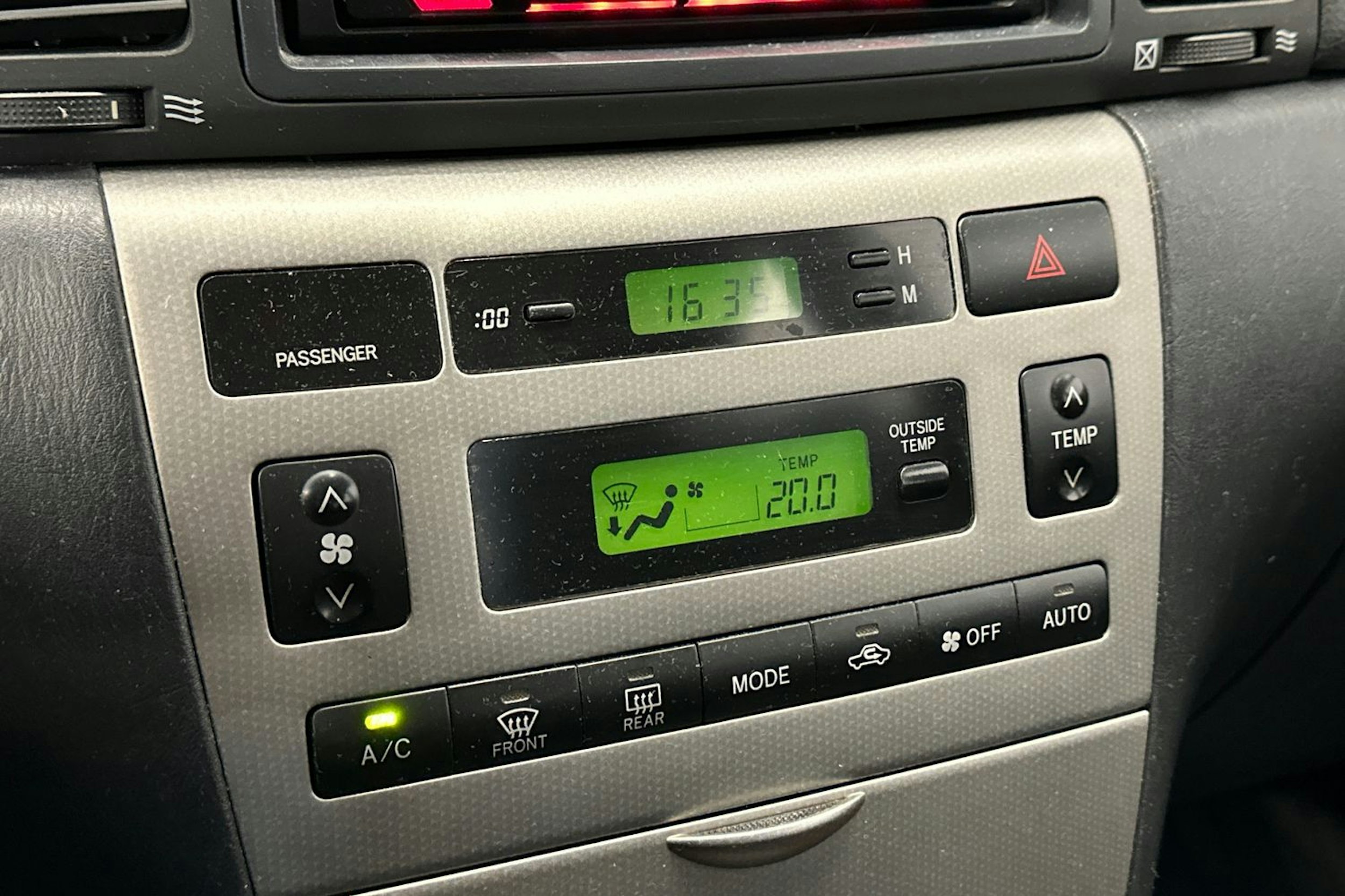 Hopea Toyota Corolla 2004 kuva 17.