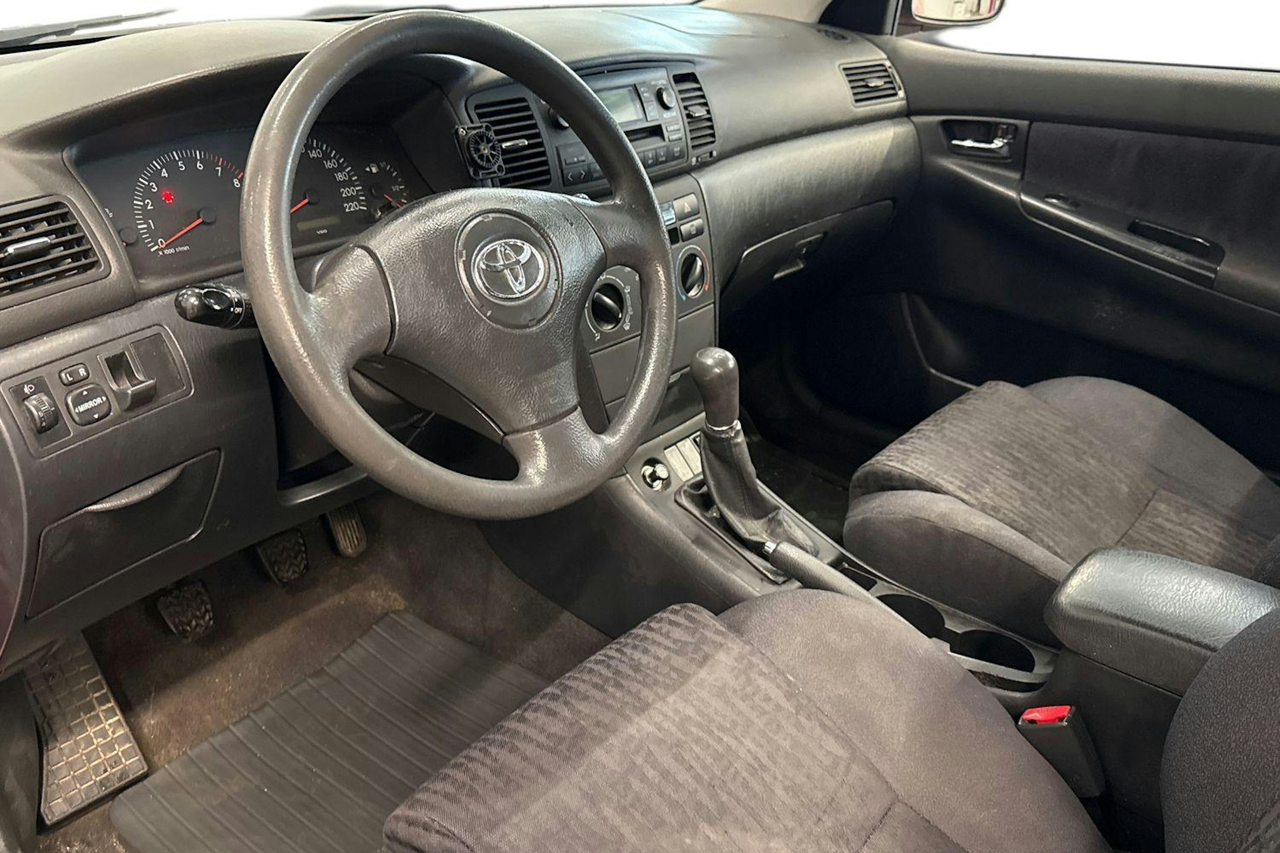 punainen Toyota Corolla 2004 kuva 7.