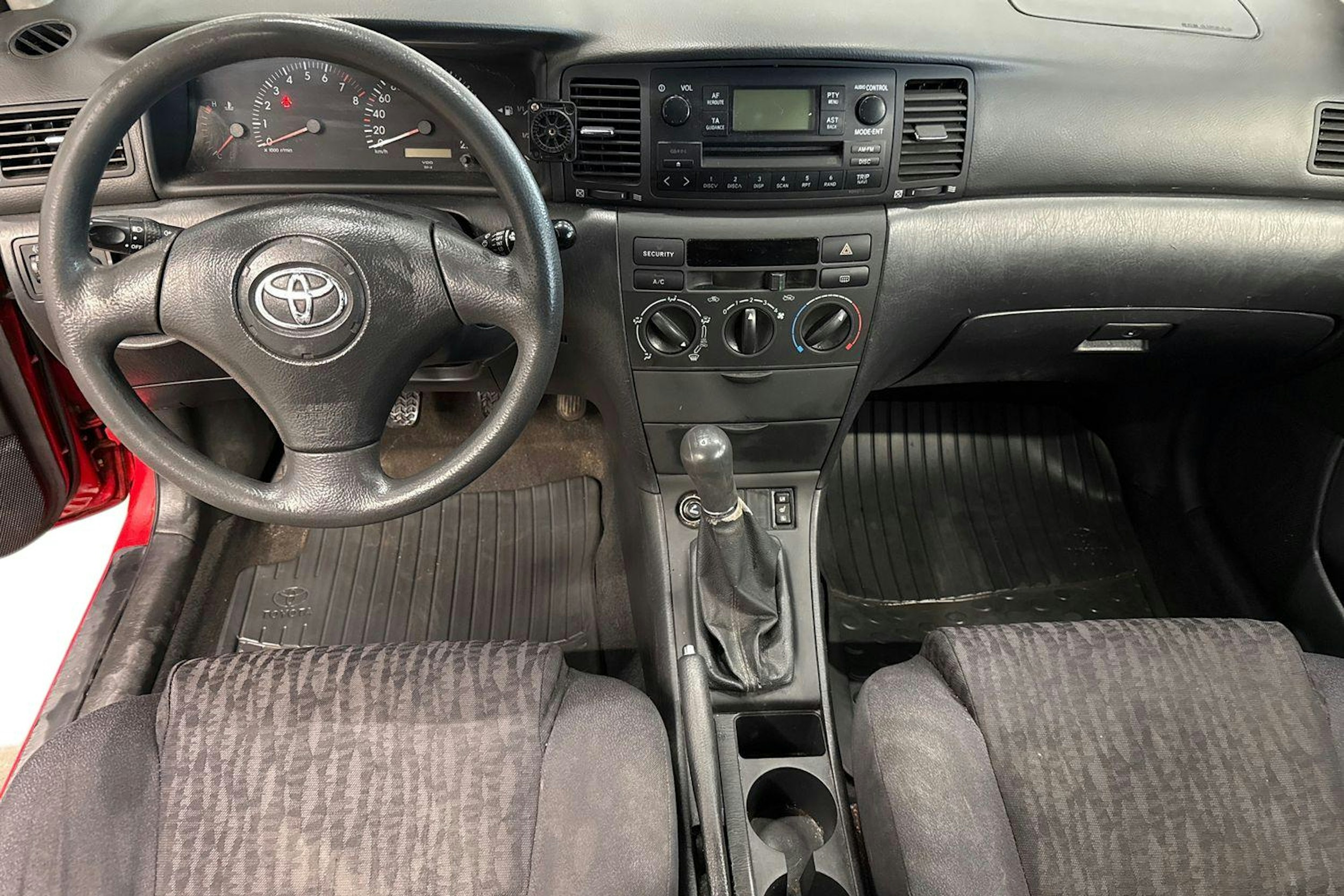 punainen Toyota Corolla 2004 kuva 9.