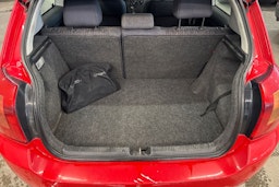 punainen Toyota Corolla 2004 kuva 14.