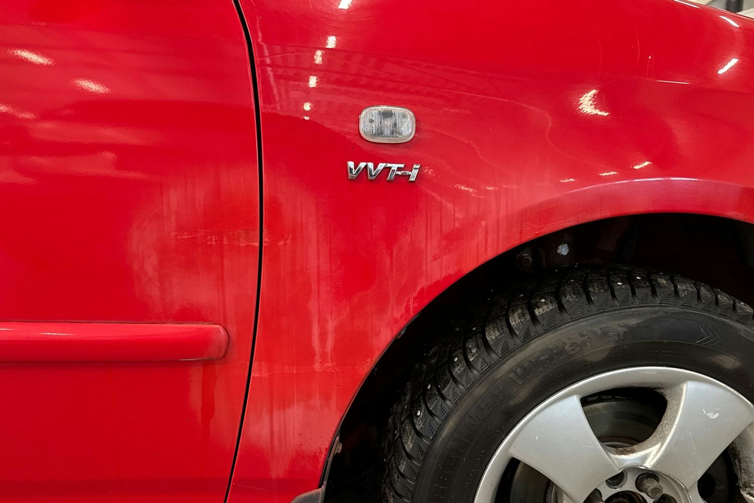 punainen Toyota Corolla 2004 kuva 16.