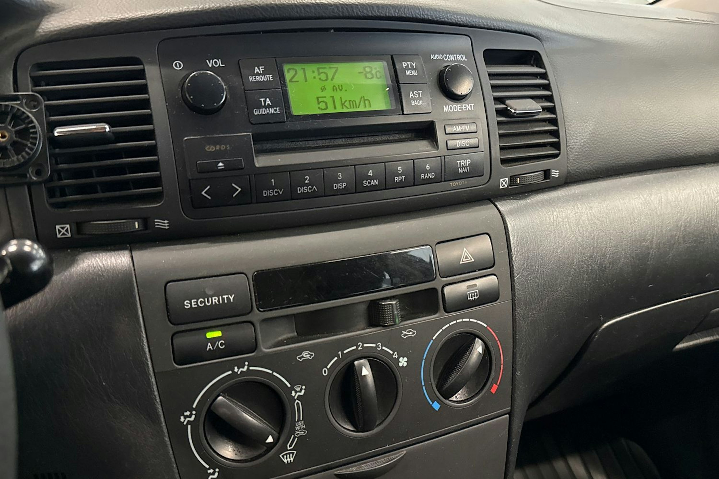 punainen Toyota Corolla 2004 kuva 23.