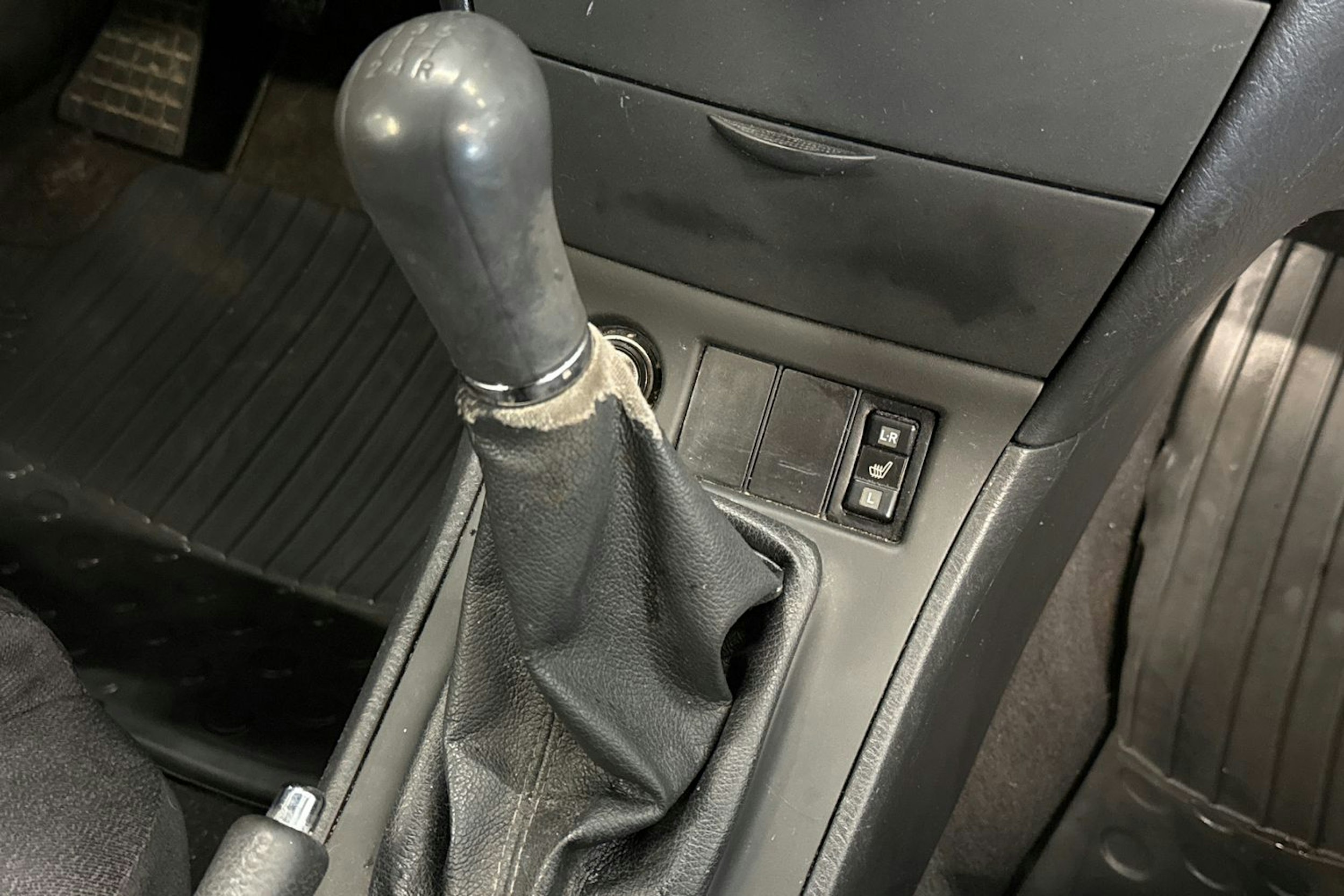 punainen Toyota Corolla 2004 kuva 24.