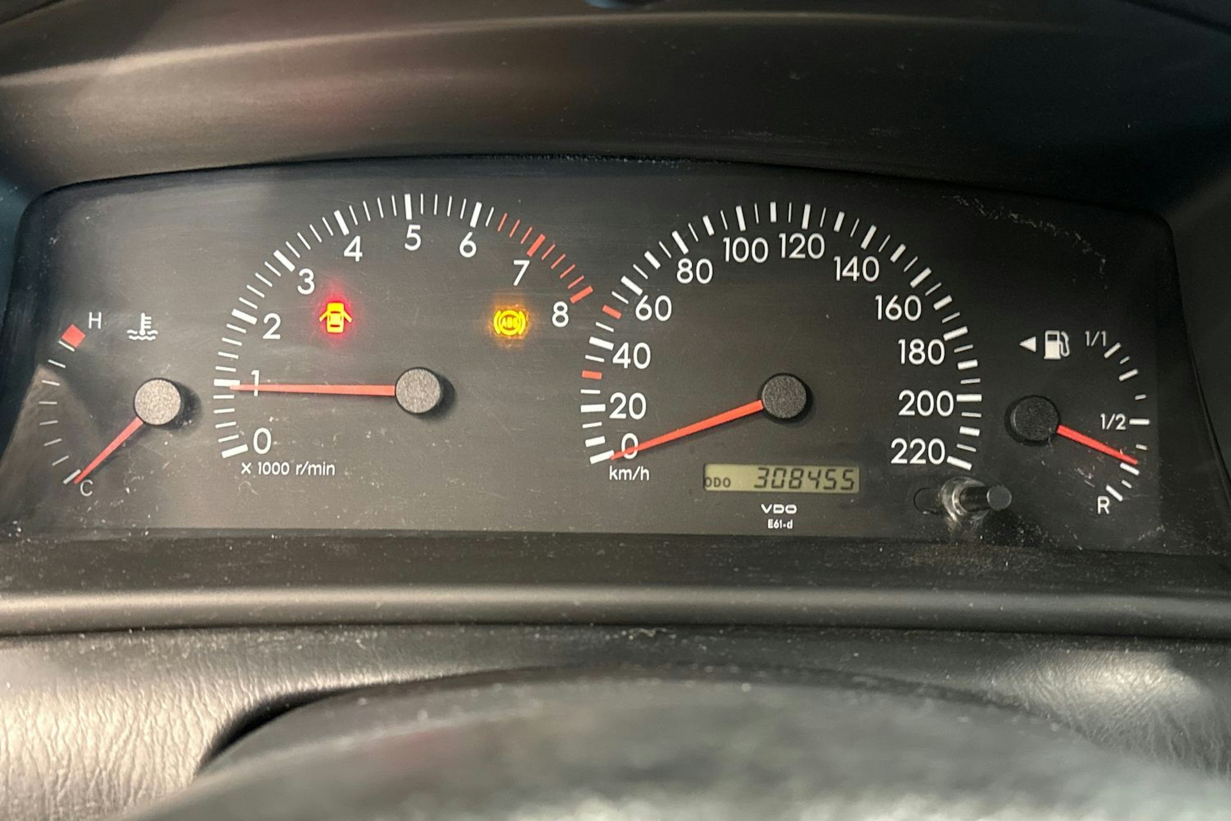 punainen Toyota Corolla 2004 kuva 25.