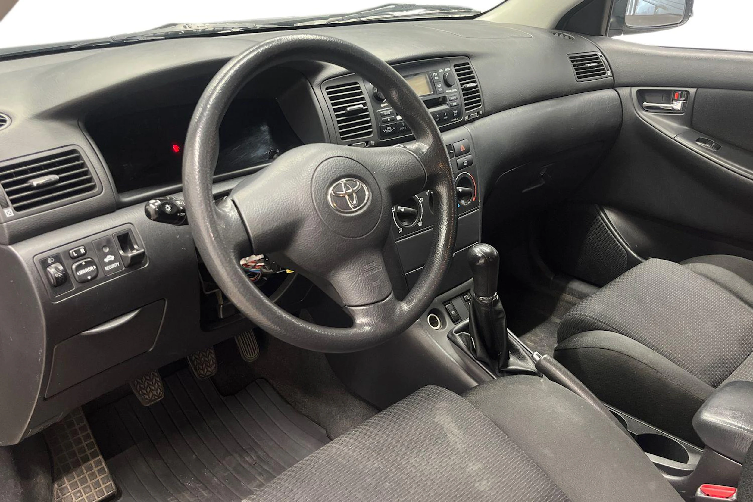 Hopea Toyota Corolla 2004 kuva 8.