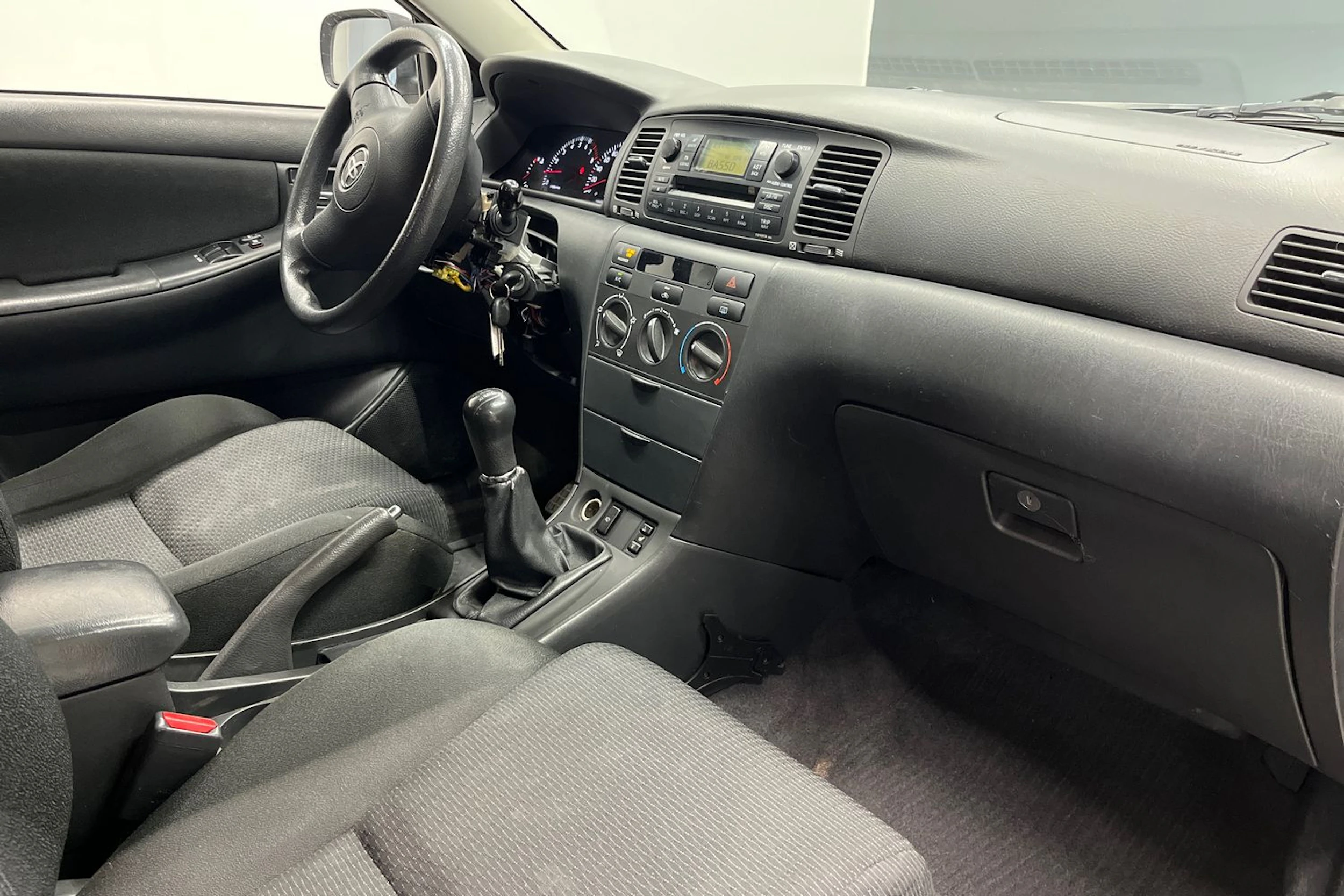Hopea Toyota Corolla 2004 kuva 15.