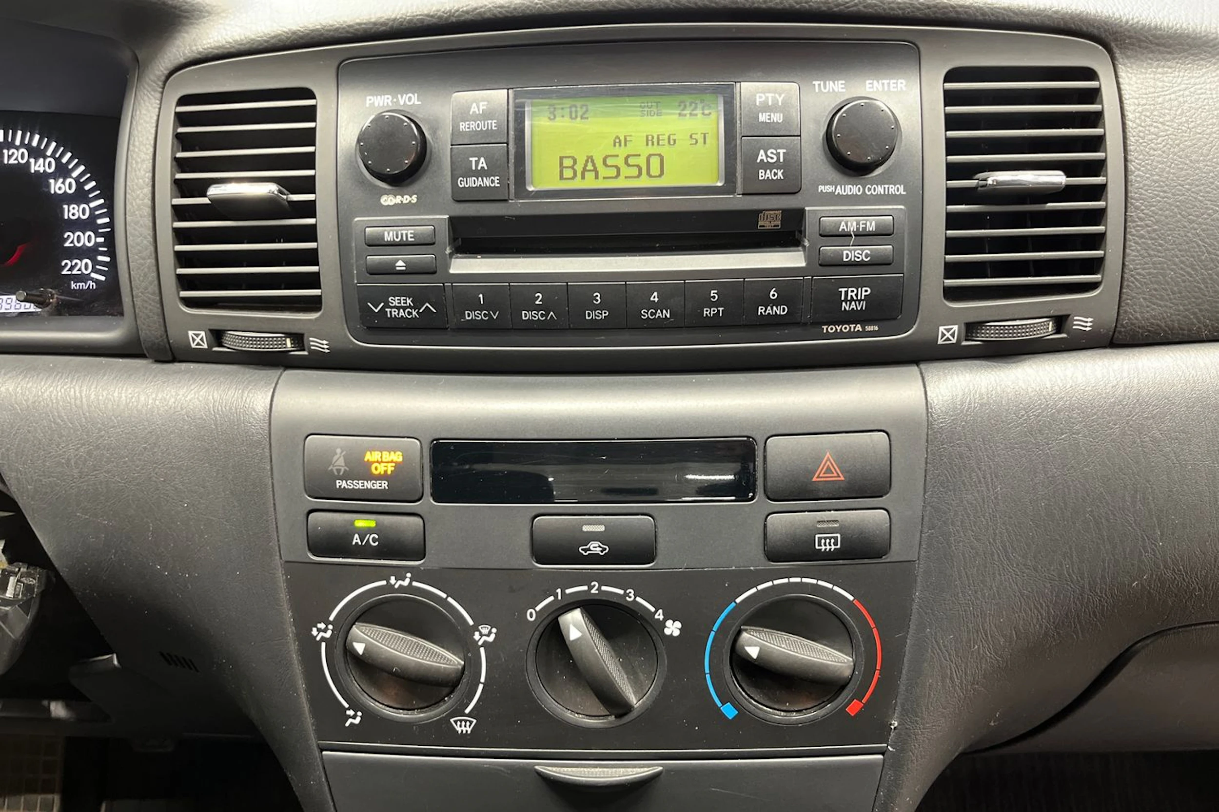 Hopea Toyota Corolla 2004 kuva 16.