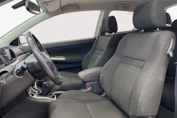 valkoinen Toyota Corolla 2005 kuva 11.