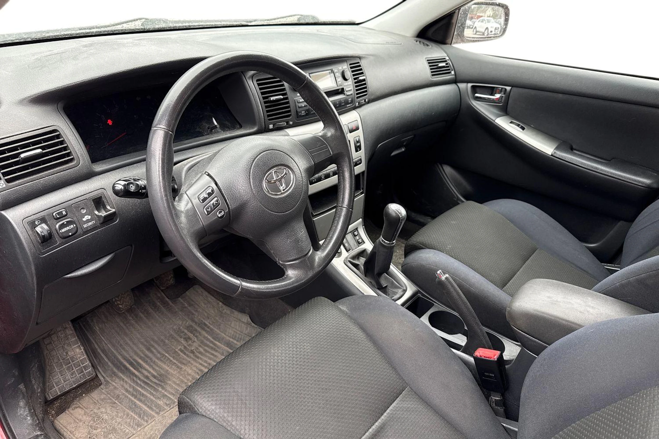 punainen Toyota Corolla 2005 kuva 3.