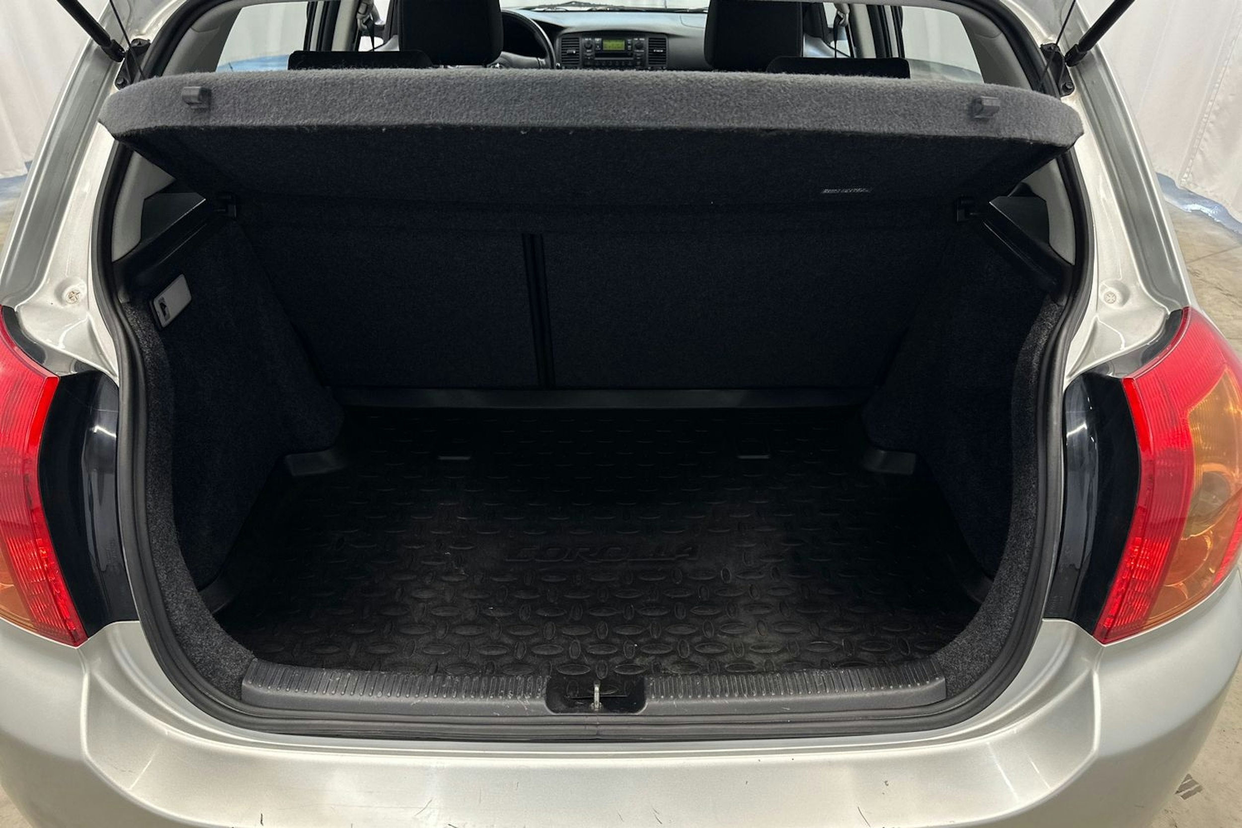 hopea Toyota Corolla 2006 kuva 17.