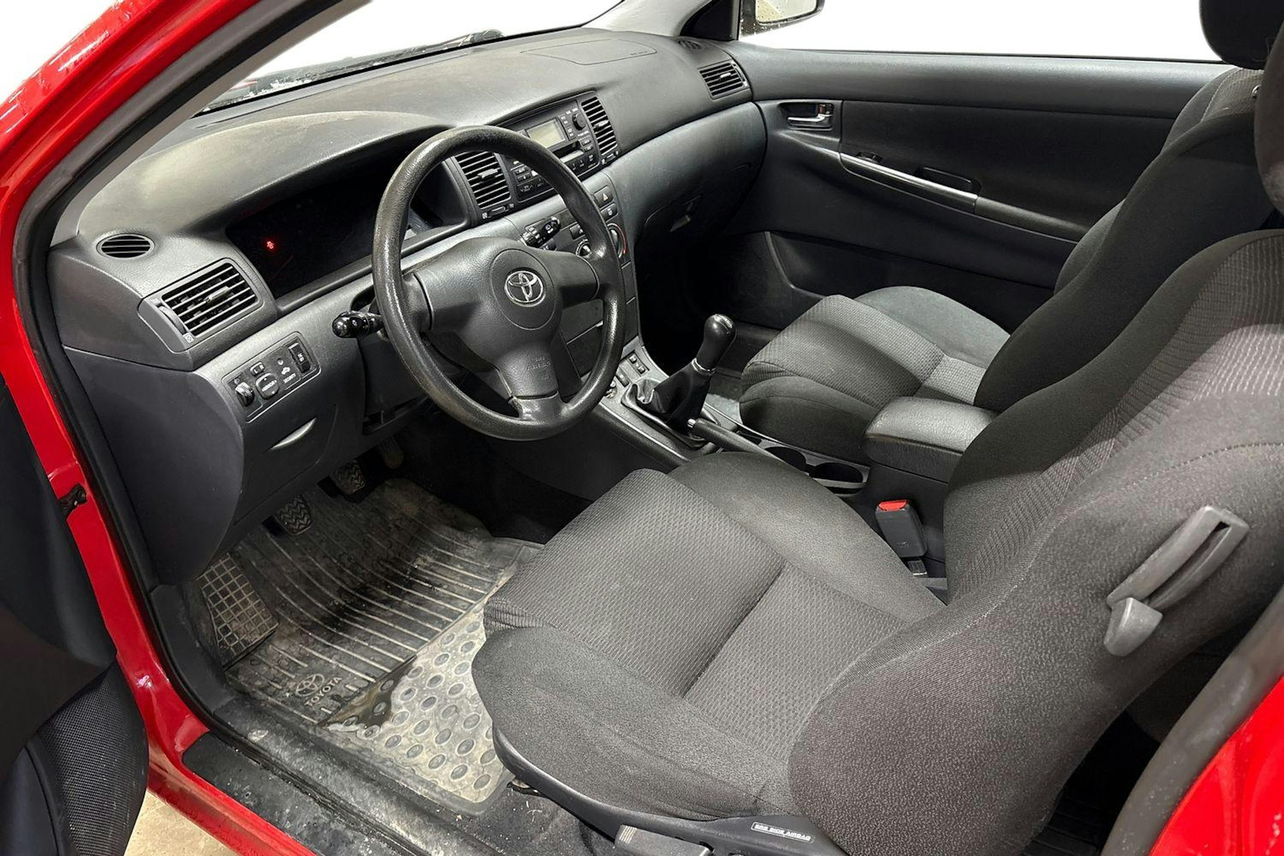 punainen Toyota Corolla 2006 kuva 3.