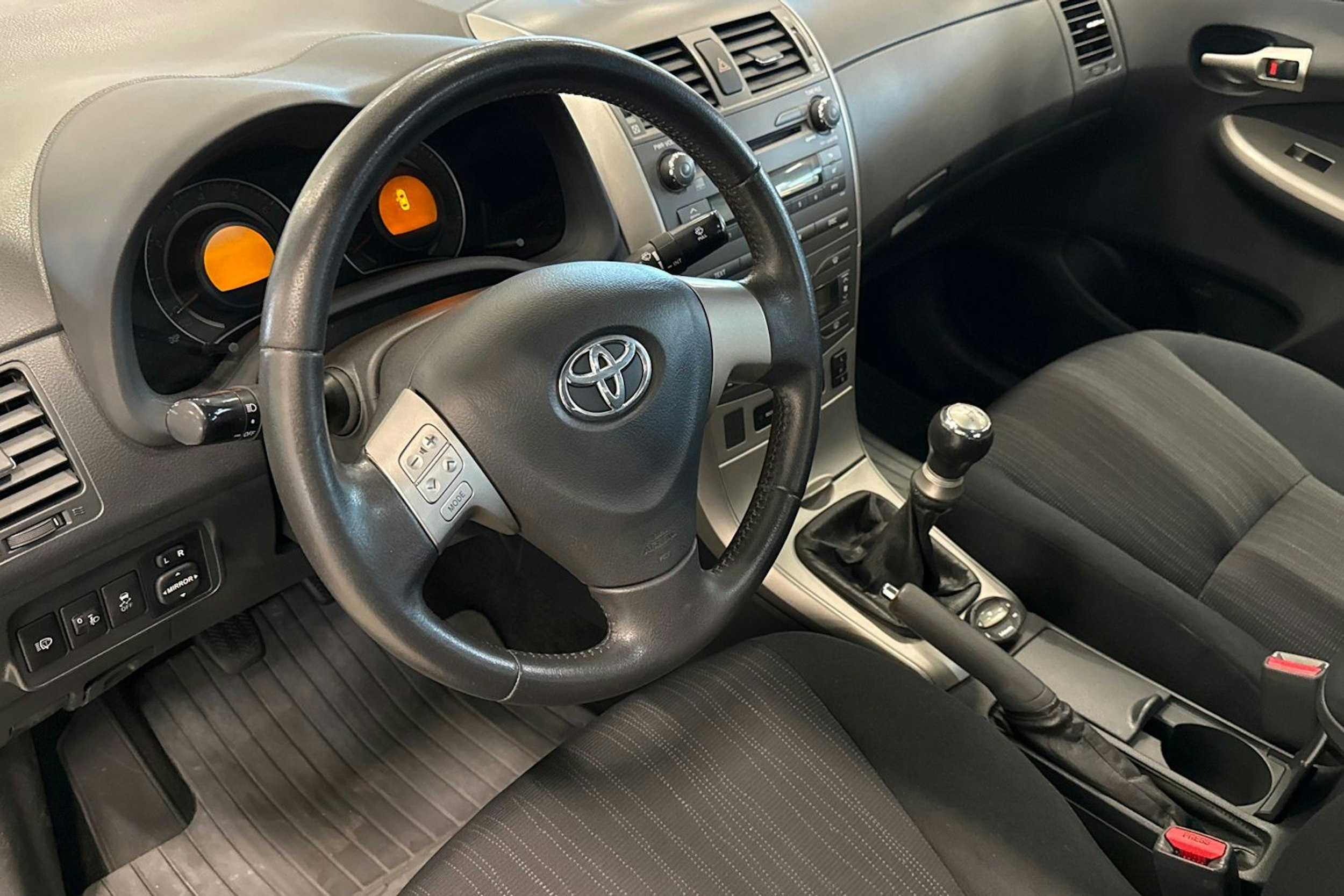 harmaa Toyota Corolla 2008 kuva 7.