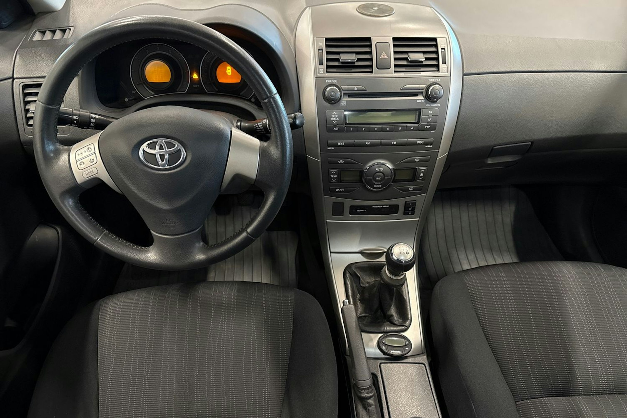 harmaa Toyota Corolla 2008 kuva 9.
