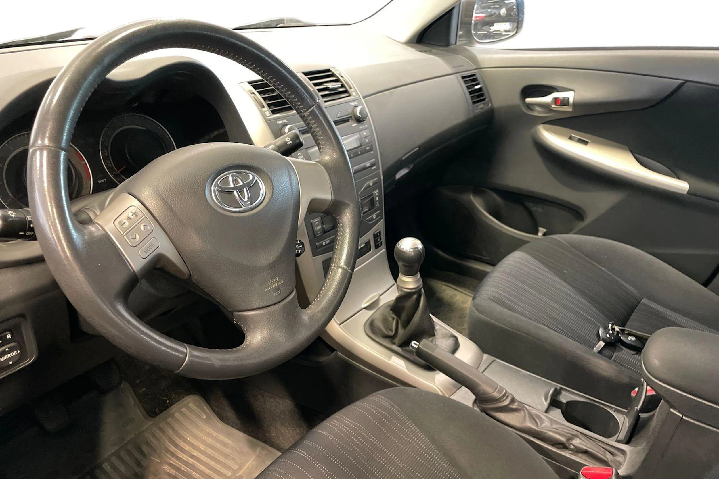 hopea Toyota Corolla 2009 kuva 3.
