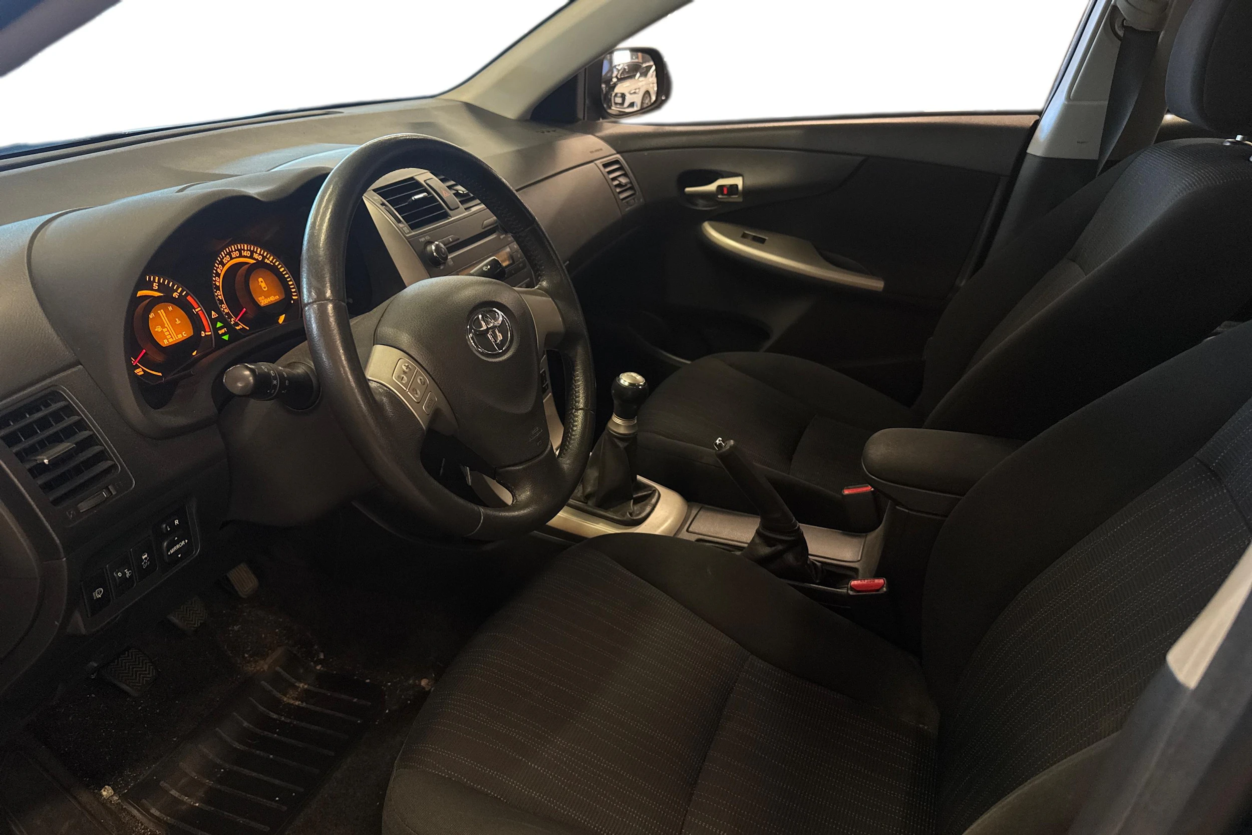 harmaa Toyota Corolla 2009 kuva 3.
