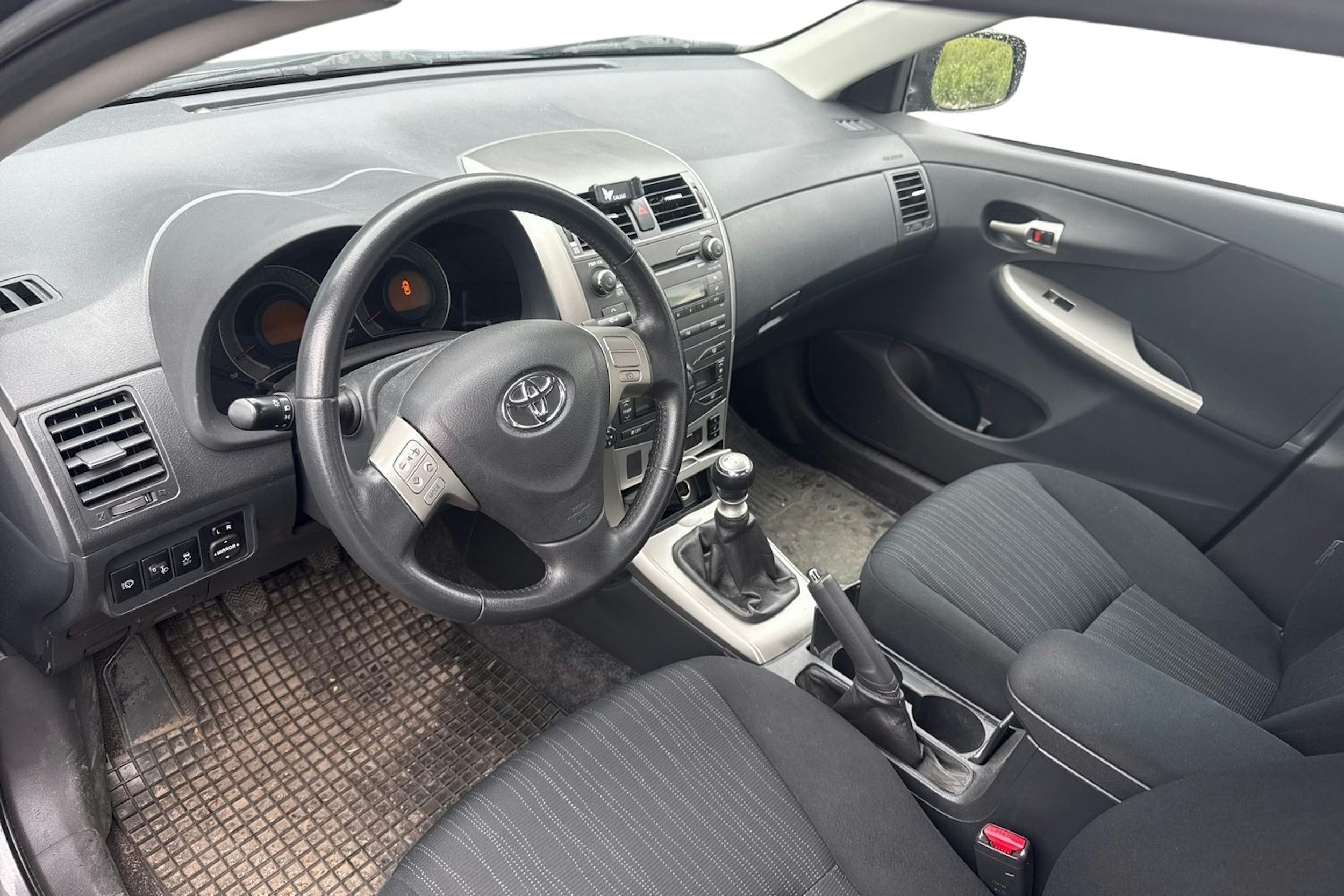harmaa Toyota Corolla 2010 kuva 3.