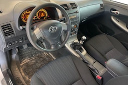 Hopea Toyota Corolla 2010 kuva 3.