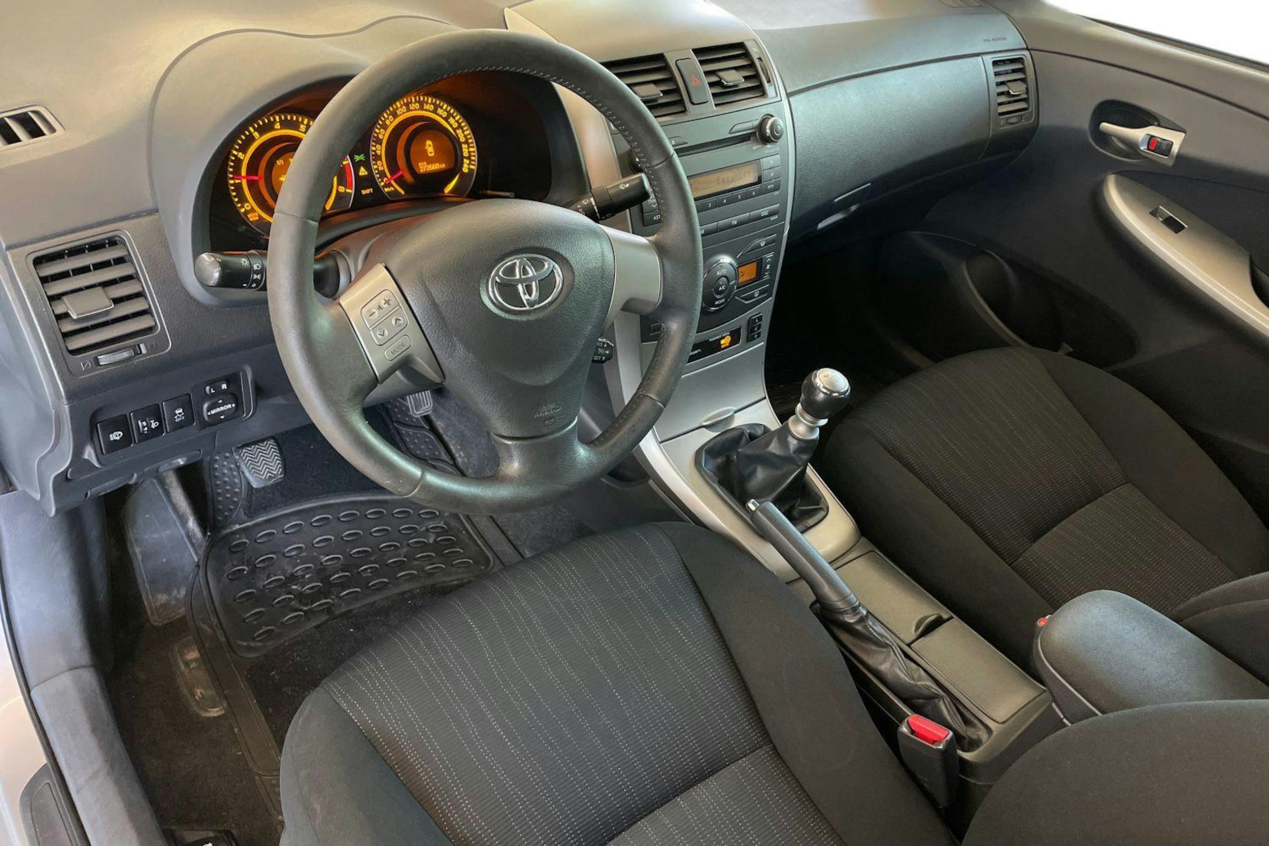 Hopea Toyota Corolla 2010 kuva 7.