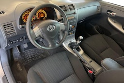 Hopea Toyota Corolla 2010 kuva 7.