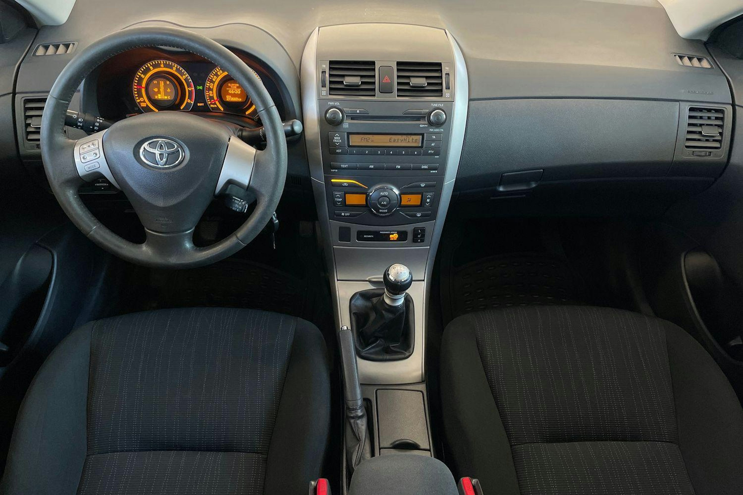 Hopea Toyota Corolla 2010 kuva 9.