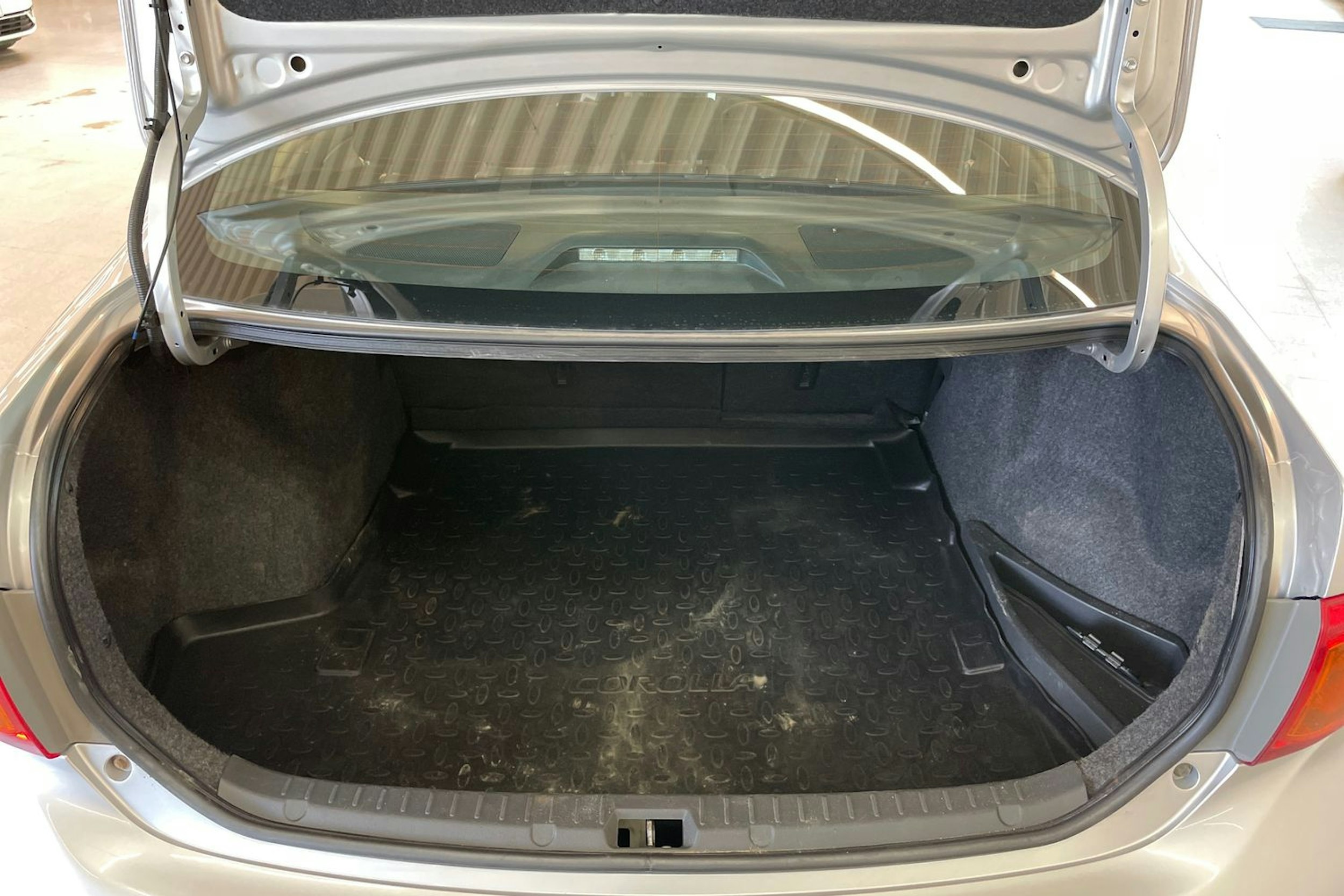 Hopea Toyota Corolla 2010 kuva 25.