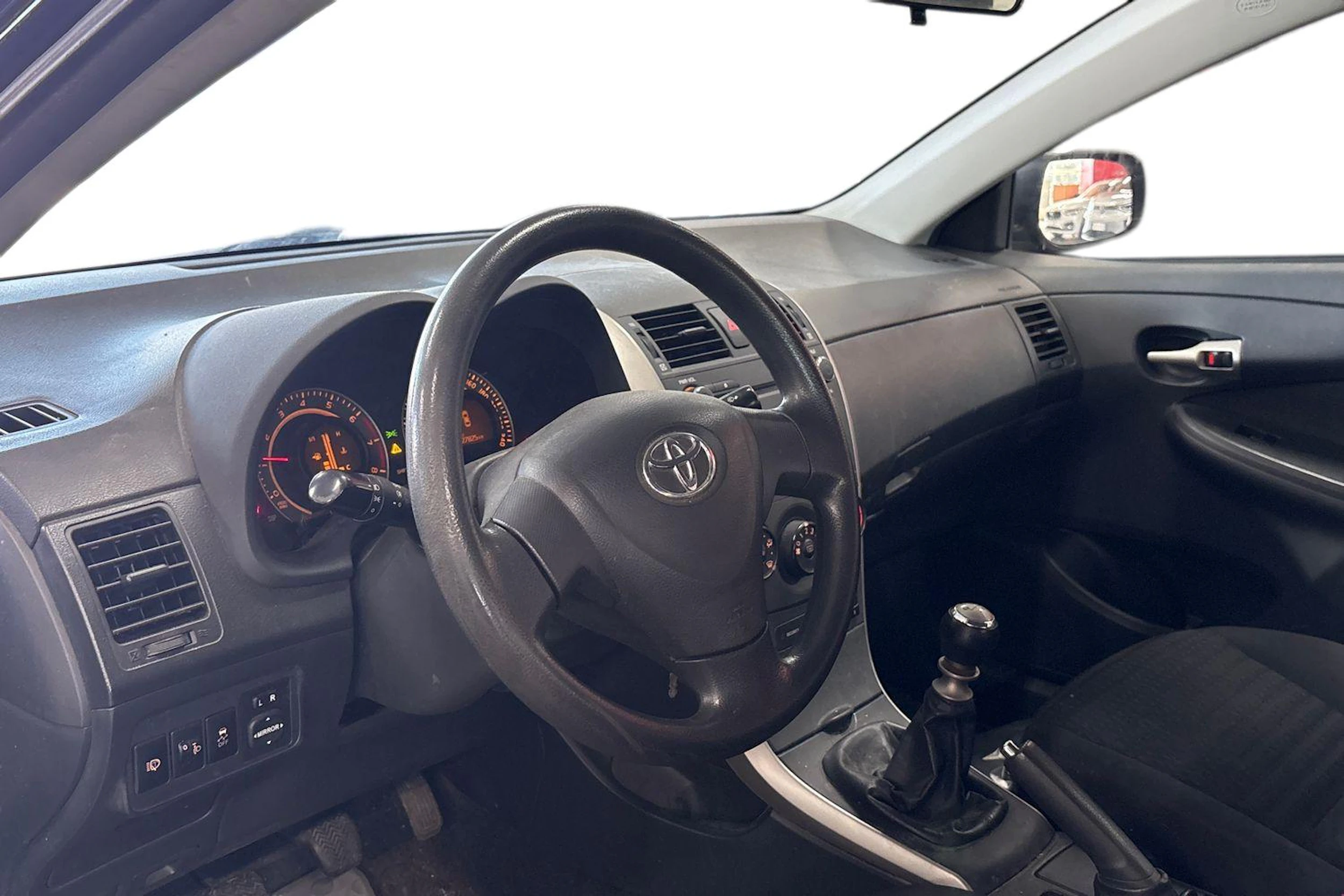 Musta Toyota Corolla 2010 kuva 3.