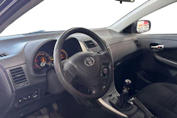 Musta Toyota Corolla 2010 kuva 3.