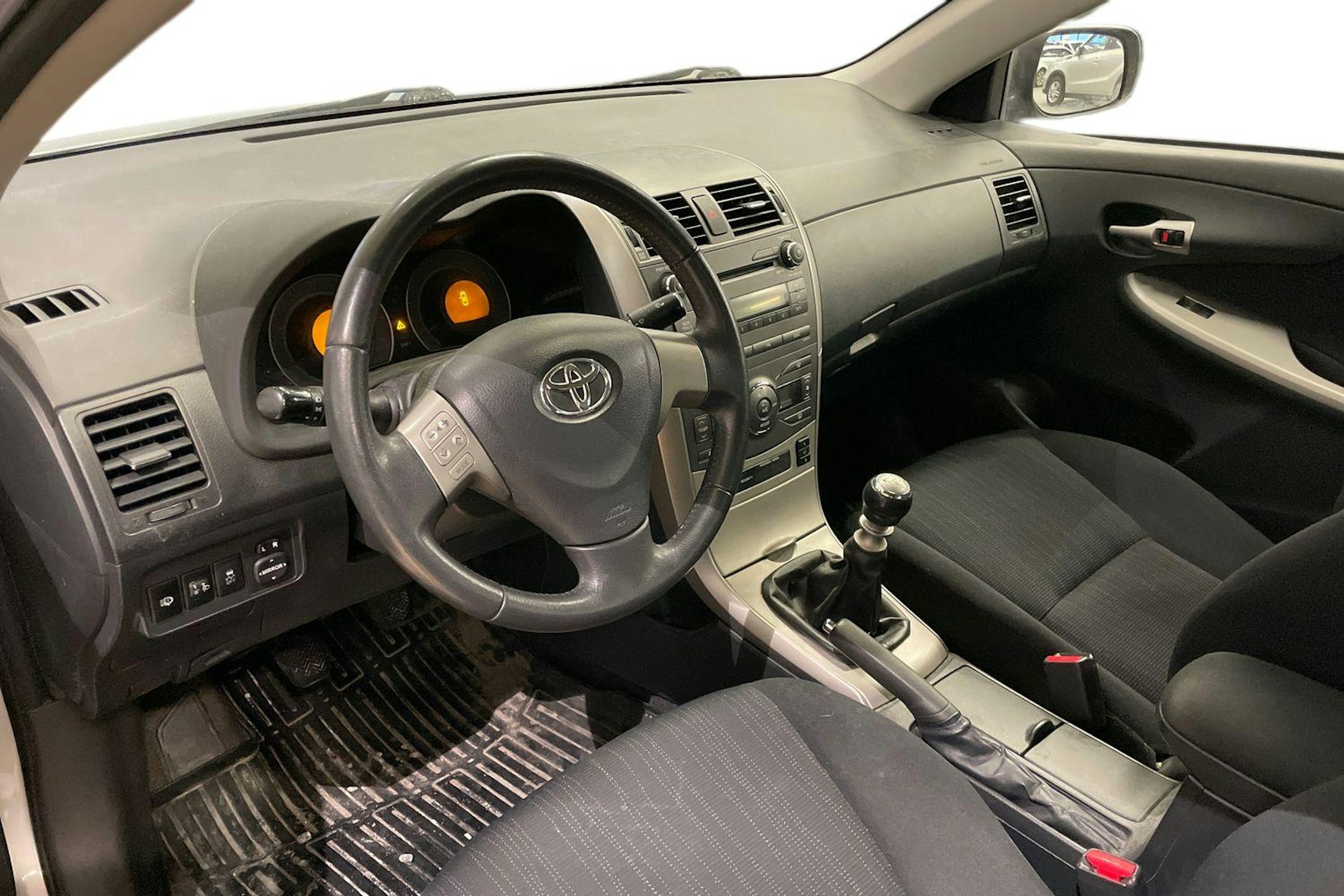 Hopea Toyota Corolla 2010 kuva 3.