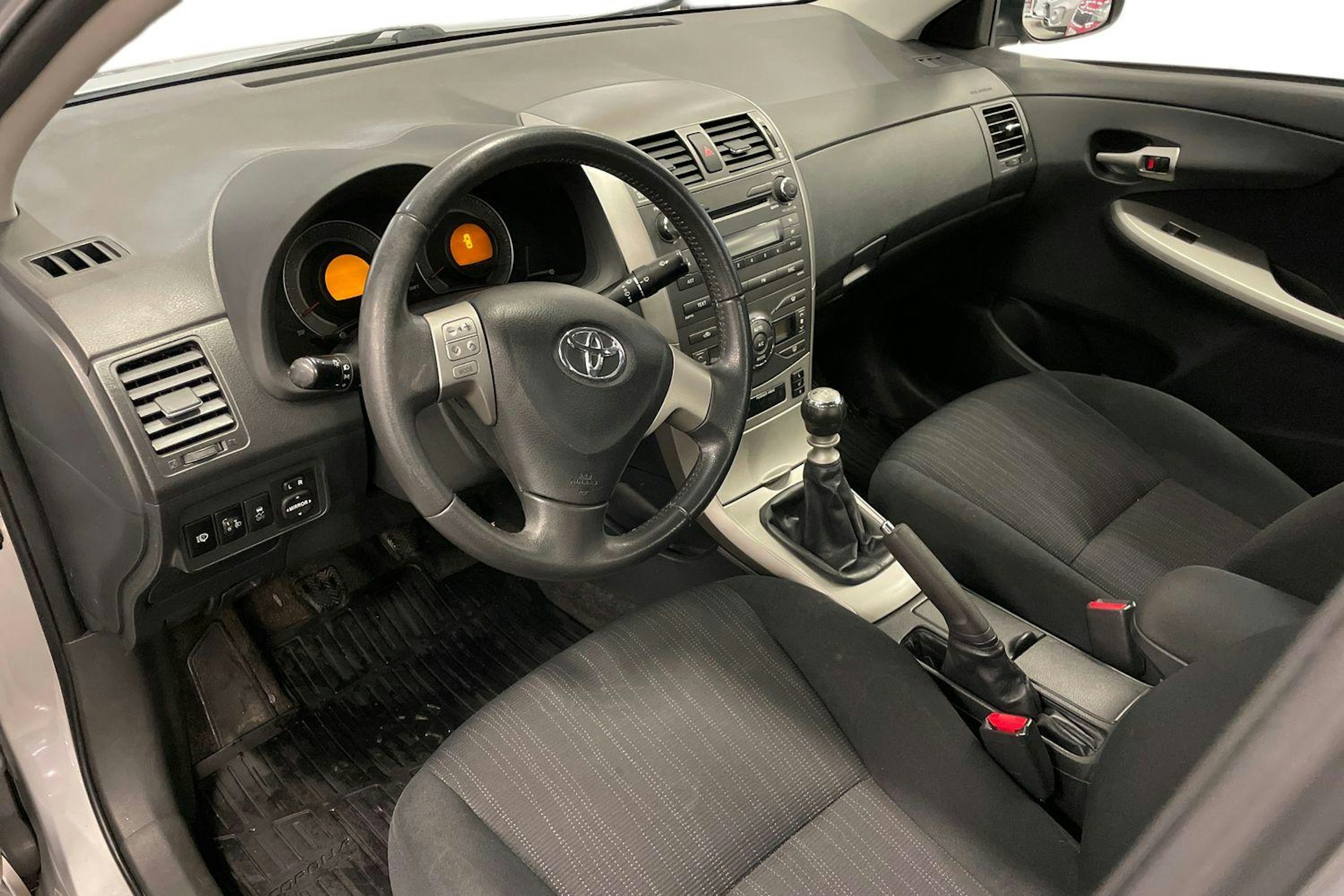 Hopea Toyota Corolla 2010 kuva 7.