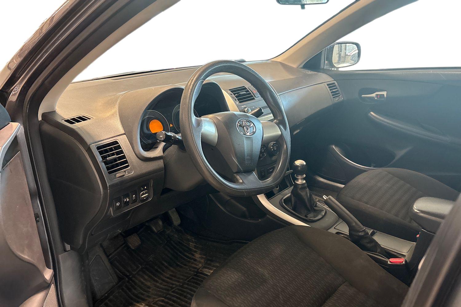 Toyota Corolla 2010, photo 3/3