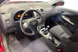 punainen Toyota Corolla 2011 kuva 6.