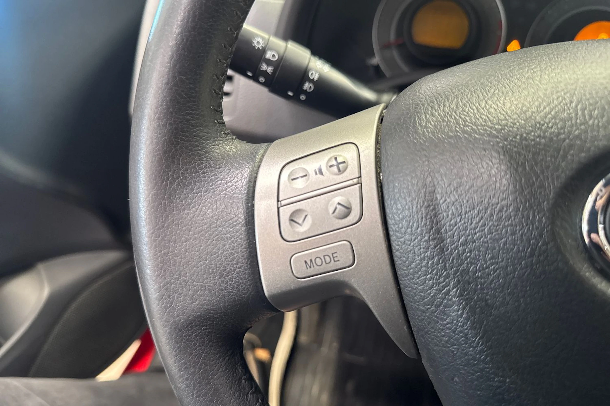 punainen Toyota Corolla 2011 kuva 13.